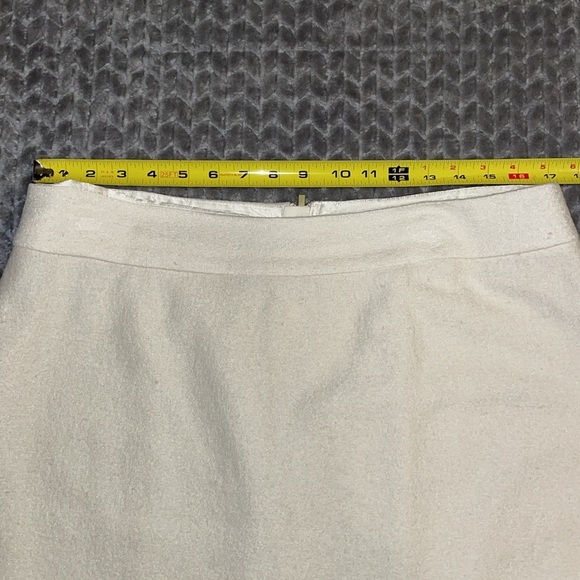 Banana Republic Wool Blend Off White Mini Skirt with full length back zipper. 14 - Picture 3 of 10